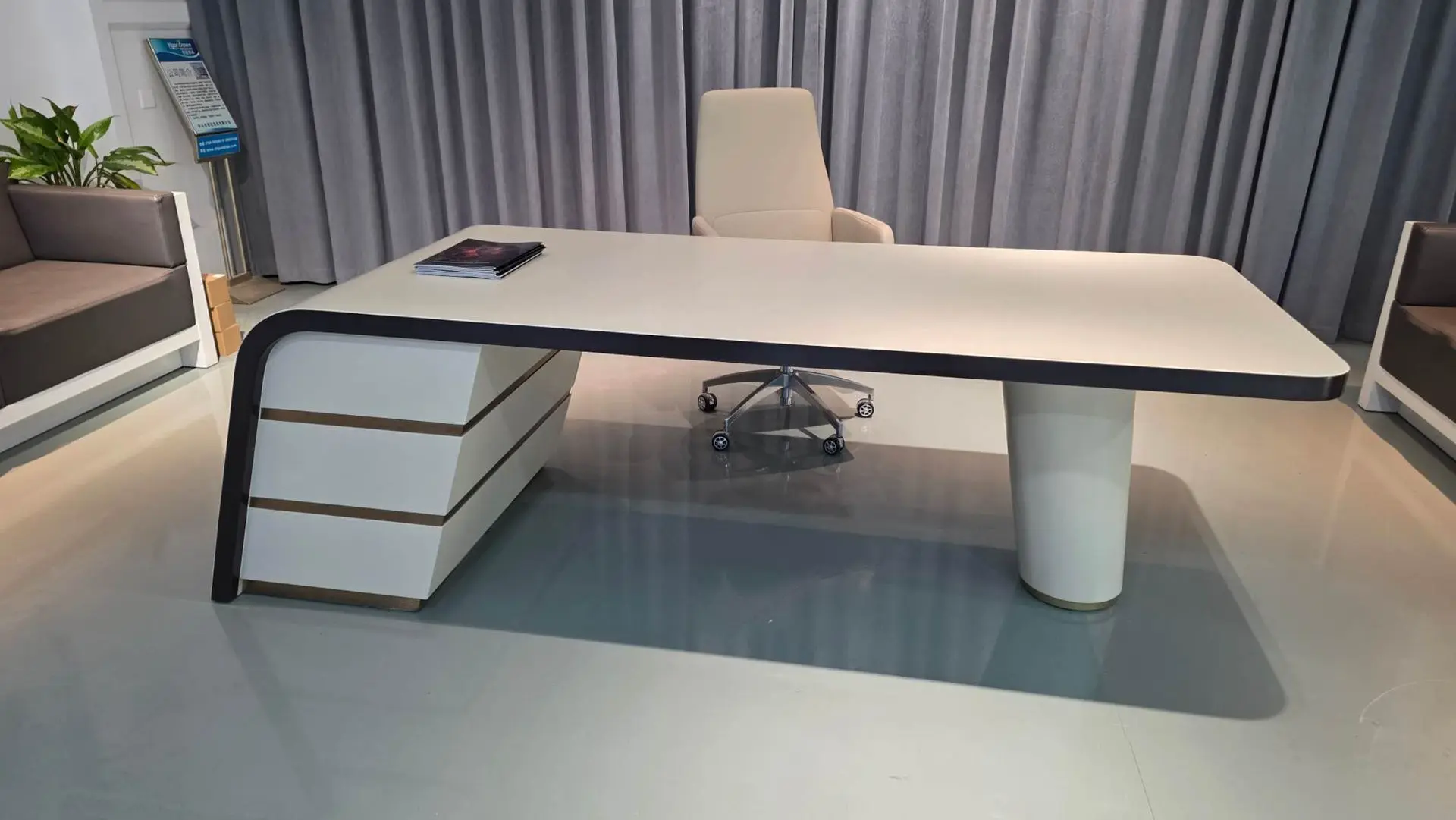 Why Commercial Furniture Finishes Matter in Office Environments Commercial office desk featuring a durable furniture finish for long-term performance