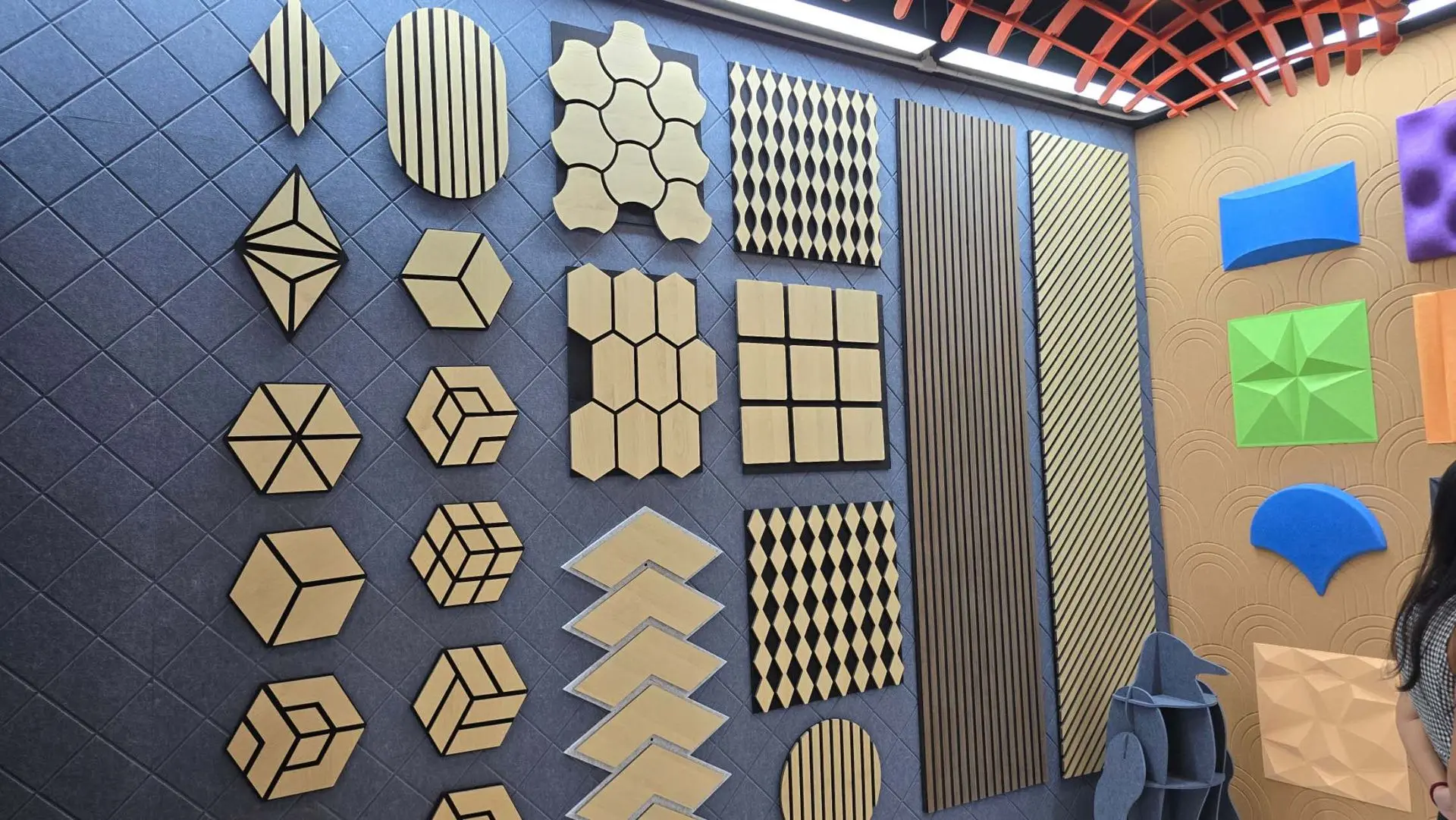 Types of Acoustic Wall Panels Display of acoustic wall panels including wood slat, PET felt, and decorative acoustic panel designs for offices, hotels, and commercial interiors.